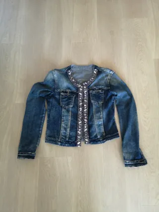 Chaqueta tejana con adornos