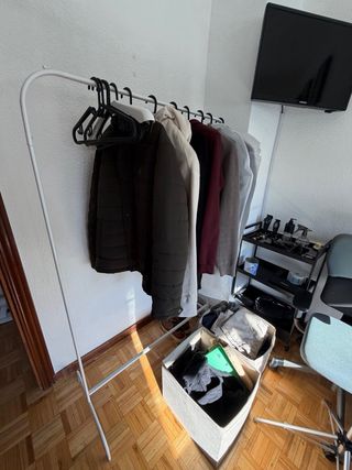 Porta abiti in metallo e plastica