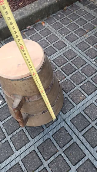 Antigüedad barril de madera y metal