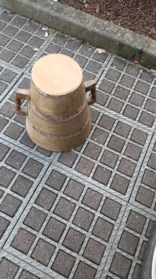 Antigüedad barril de madera y metal