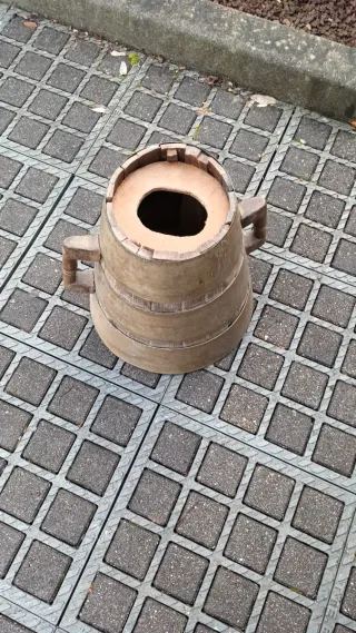 Antigüedad barril de madera y metal