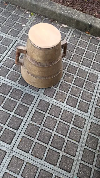 Antigüedad barril de madera y metal