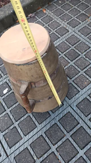 Antigüedad barril de madera y metal