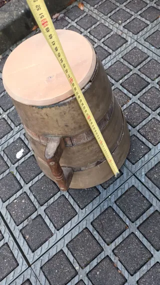 Antigüedad barril de madera y metal