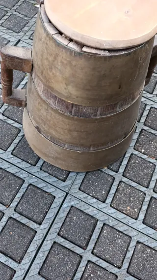 Antigüedad barril de madera y metal