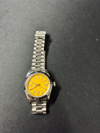 Reloj MOD plateado y amarillo