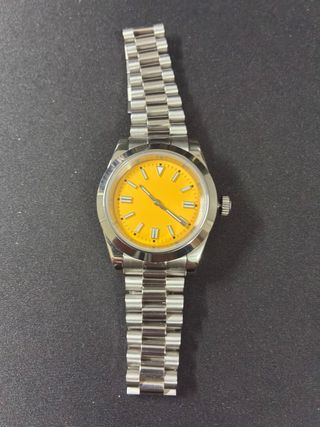 Reloj MOD plateado y amarillo