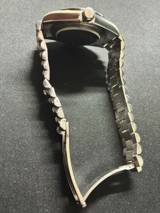 Reloj MOD plateado y amarillo