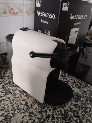 Cafetera Nespresso Krups Inissia Blanca