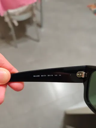 Occhiali Ray-Ban neri usati poco