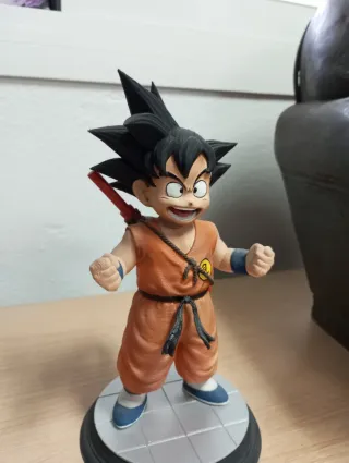 Goku niño figura