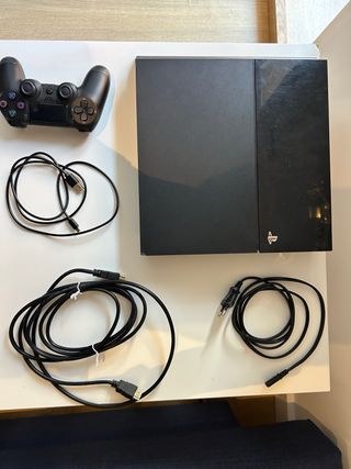 PS4 Slim 500GB + cables. Perfecto estado!