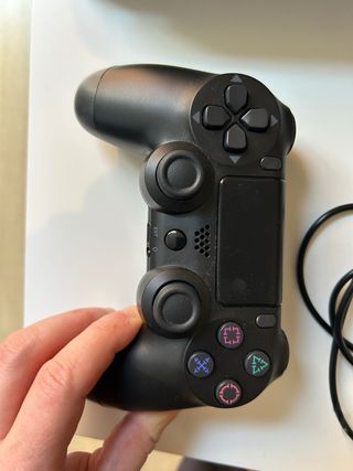 PS4 Slim 500GB + cables. Perfecto estado!