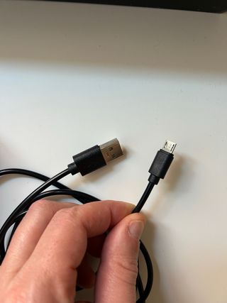 PS4 Slim 500GB + cables. Perfecto estado!