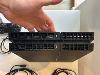 PS4 Slim 500GB + cables. Perfecto estado!