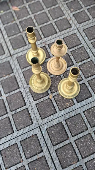 Juego de 4 candelabros antiguos de latón lo.po,30€