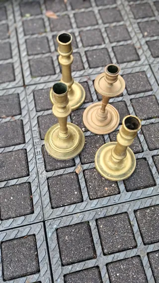 Juego de 4 candelabros antiguos de latón lo.po,30€