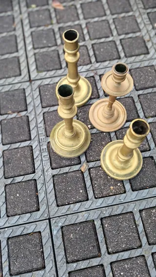 Juego de 4 candelabros antiguos de latón lo.po,30€