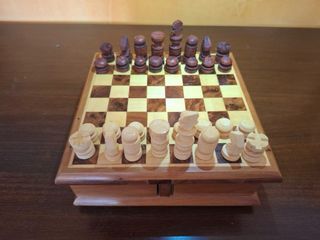 Ajedrez de madera con caja