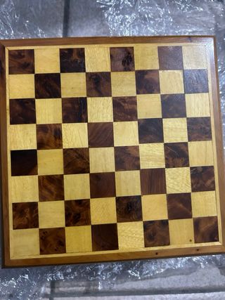 Ajedrez de madera con caja