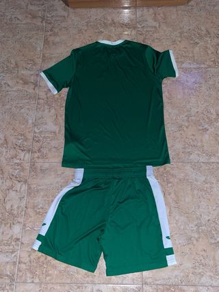 Equipación deportiva Joma verde y blanca Talla M