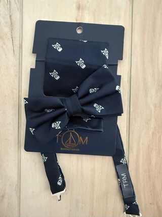 Pajarita y pañuelo TOM calaveras
