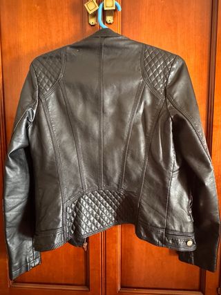 Chaqueta de cuero negra