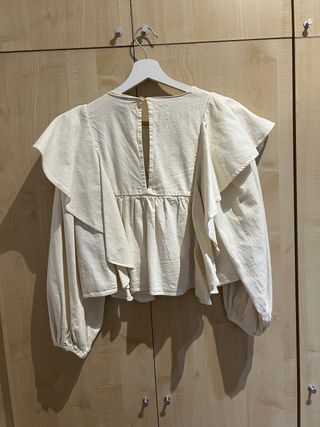 Blusa Zara volantes romántica crema