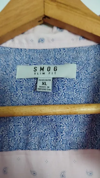 Camisa smog rosa y los dibujos en azul en perfecto