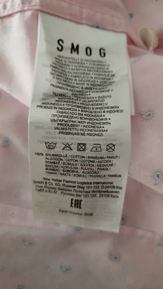 Camisa smog rosa y los dibujos en azul en perfecto