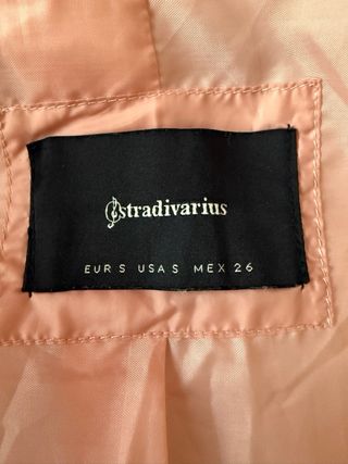 Anorak Stradivarius rosa pastel talla S