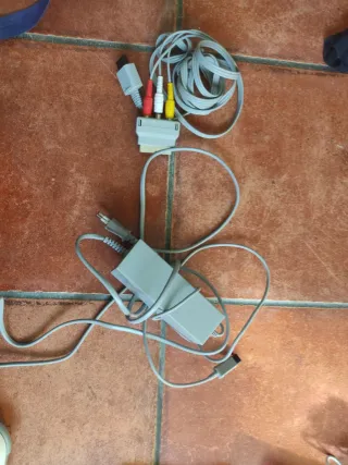 Nintendo Wii con micrófonos,  mandos y 6 juegos