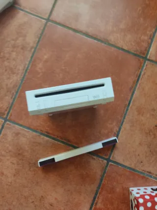 Nintendo Wii con micrófonos,  mandos y 6 juegos