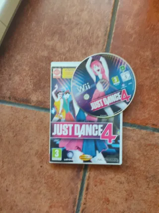 Nintendo Wii con micrófonos,  mandos y 6 juegos