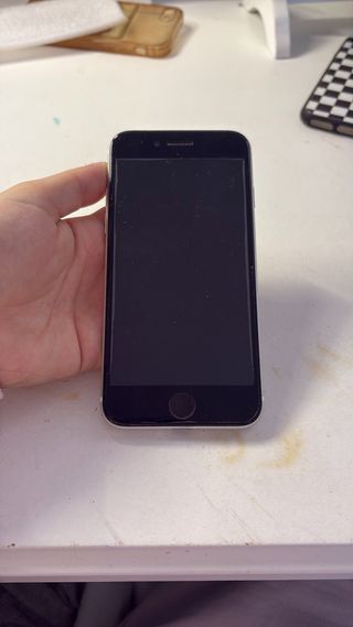 iPhone SE 128GB + 7 custodie