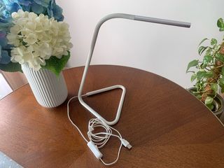 Lámpara LED Tubo Metálico.