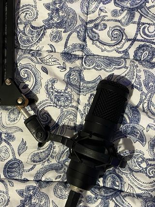 Micrófono con brazo articulado