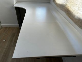 Mesa de despacho en L blanca y gris