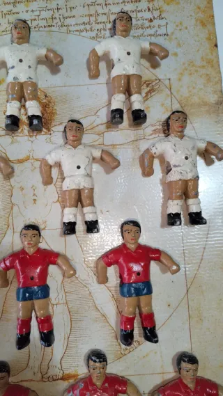 Antichi pupazzi da calcio balilla