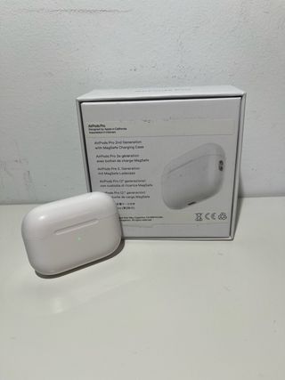 Cascos blancos con cancelación de ruido incluida