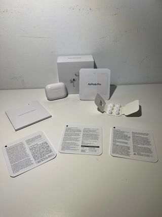 Cascos blancos con cancelación de ruido incluida