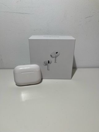 Cascos blancos con cancelación de ruido incluida