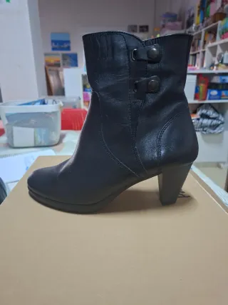Botines piel negros talla 38
