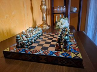 Ajedrez decorativo figuras étnicas