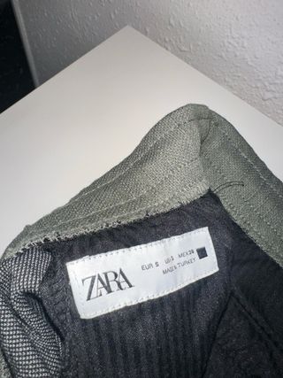 Conjunto de pantalón y sobrecamisa verde