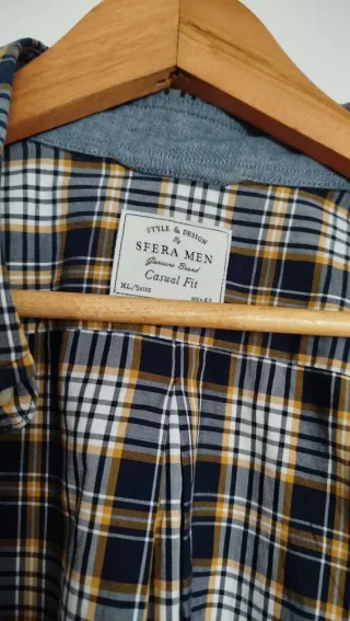 Camisa de cuadros azul y amarilla