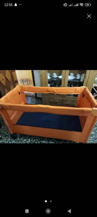 Cuna de viaje naranja con colchón