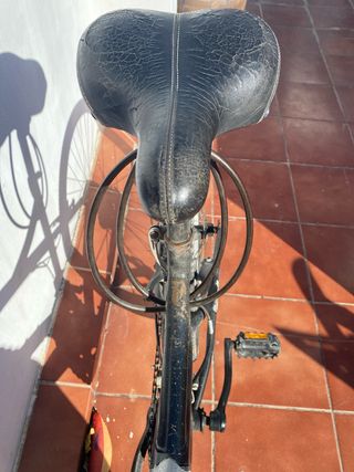 Bicicleta de montaña negra