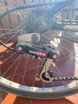 Bicicleta de montaña negra