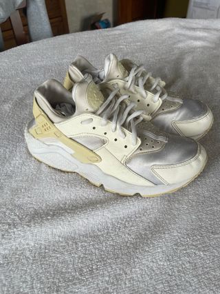 Zapatillas Nike Air Huarache Plata y Blanco